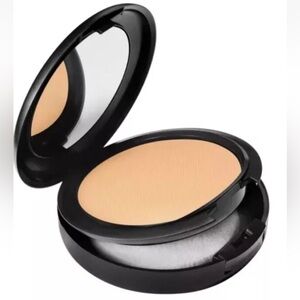 MAC Cosmetics  Studio Fix Powder Plus Foundation Makeup Shade NW40 NWOB